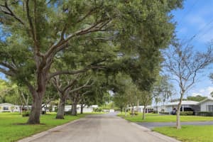 4208 ROXANE BOULEVARD, SARASOTA, FL 34235 - MLS#MFRA4693162