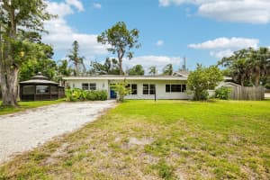 807 LUCILLE AVENUE, NOKOMIS, FL 34275 - MLS#MFRA4693238