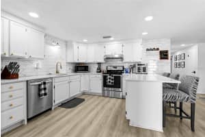 831 WINTER GARDEN DRIVE, SARASOTA, FL 34243 - MLS#MFRA4693534