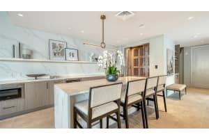 253 GOLDEN GATE POINT, SARASOTA, FL 34236 - MLS#MFRA4693541