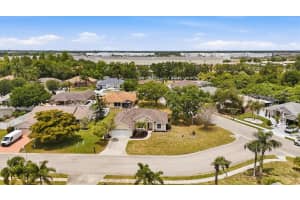 2405 49TH DRIVE, BRADENTON, FL 34203 - MLS#MFRA4693601