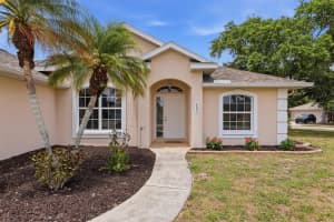 2405 49TH DRIVE, BRADENTON, FL 34203 - MLS#MFRA4693601