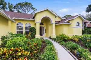 3510 CRYSTAL LAKES COURT, SARASOTA, FL 34235 - MLS#MFRA4693705