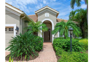 7210 LAKE FOREST GLEN, LAKEWOOD RANCH, FL 34202 - MLS#MFRA4693706