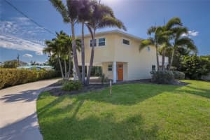 221 85th St, HOLMES BEACH