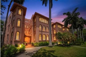 1221 N Palm Ave #202, SARASOTA