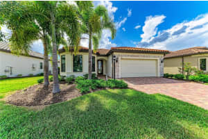 7412 SUMMERLAND COVE, LAKEWOOD RANCH, FL 34202 - MLS#MFRA4694052