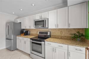 1702 GLENHOUSE DRIVE, SARASOTA, FL 34231 - MLS#MFRA4694062