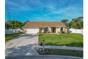 8432 PALM LAKES COURT, SARASOTA, FL 34243 - MLS#MFRA4694068