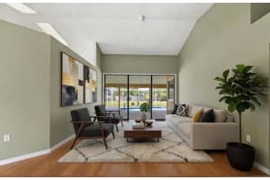 8432 PALM LAKES COURT, SARASOTA, FL 34243 - MLS#MFRA4694068