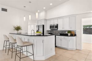 3317 BOUGAINVILLEA STREET, SARASOTA, FL 34239 - MLS#MFRA4694271