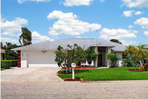 5836 HELEN WAY, SARASOTA, FL 34243 - MLS#MFRA4694666