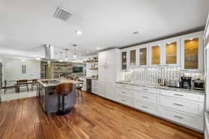 322 SUWANEE AVENUE, SARASOTA, FL 34243 - MLS#MFRA4694668