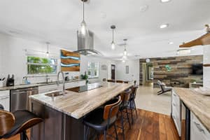 322 SUWANEE AVENUE, SARASOTA, FL 34243 - MLS#MFRA4694668
