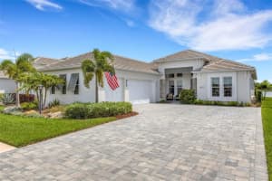 8023 Waterbend Trl, SARASOTA