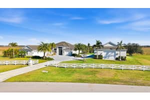 3467 Compound Ct, SARASOTA