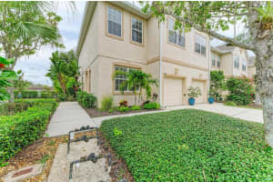 3931 YELLOWSTONE CIRCLE, SARASOTA, FL 34233 - MLS#MFRA4695671