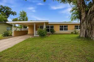 330 CROSBY COURT, SARASOTA, FL 34237 - MLS#MFRA4695945