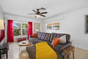 330 CROSBY COURT, SARASOTA, FL 34237 - MLS#MFRA4695945
