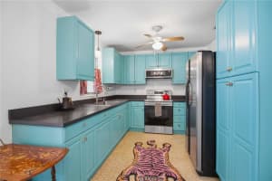 330 CROSBY COURT, SARASOTA, FL 34237 - MLS#MFRA4695945