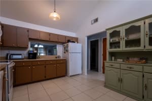 7913 PINEGLEN COURT, SARASOTA, FL 34238 - MLS#MFRA4695983