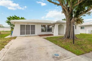 4001 CHINABERRY ROAD, BRADENTON, FL 34208 - MLS#MFRA4696103