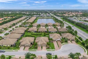6479 POSITANO COURT, SARASOTA, FL 34243 - MLS#MFRA4696150