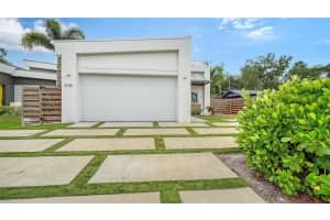 2138 HAWTHORNE STREET, SARASOTA, FL 34239 - MLS#MFRA4696176