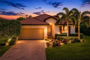 10233 Loch Lomond Dr, BRADENTON 10233 Loch Lomond Dr, BRADENTON