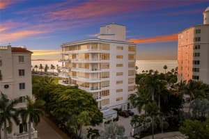 136 GOLDEN GATE POINT, SARASOTA, FL 34236 - MLS#MFRA4697142