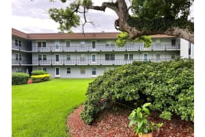 333 Lake Howard Dr Nw #202c, WINTER HAVEN