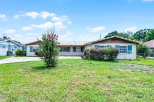 900 Howard Ter Nw, WINTER HAVEN