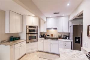 1021 LONGFELLOW CT, SARASOTA, FL 34243 Sold 10/17/22