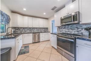 4404 MEADOW CREEK CIR, SARASOTA, FL 34233 Sold 03/02/23