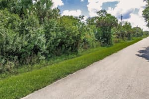 725 35TH AVENUE, NAPLES, FL 34120 Sold 04/11/25
