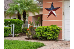 2033 LYNX RUN, NORTH PORT, FL 34288 Sold 10/15/24