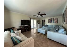 829 PINELAND AVENUE, VENICE, FL 34285 Sold 09/05/25