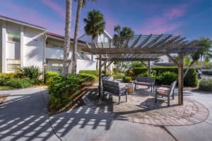 766 VILLAGE CIRCLE, VENICE, FL 34292 Sold 04/25/25