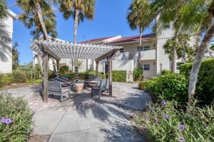 766 VILLAGE CIRCLE, VENICE, FL 34292 Sold 04/25/25