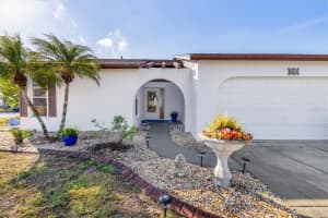 604 Foxwood Blvd, ENGLEWOOD