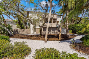 5239 SIESTA COVE DRIVE, SARASOTA, FL 34242 Sold 06/16/25