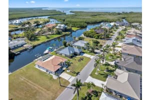 5530 ALMAR DRIVE, PUNTA GORDA, FL 33950 Sold 04/25/25