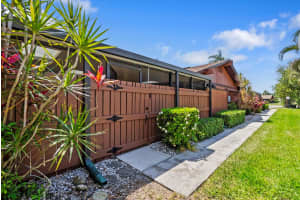 15464 CRYSTAL LAKE DRIVE, NORTH FORT MYERS, FL 33917 - MLS#MFRC7509189