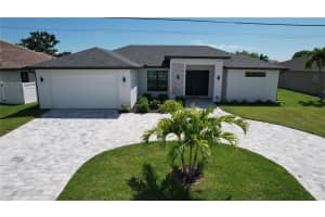 136 KAMAL PARKWAY, CAPE CORAL, FL 33904 - MLS#MFRC7510703