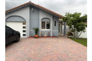 6853 W 25th Ct, HIALEAH