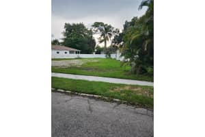 120 BROWN STREET, BRADENTON, FL 34208 Sold 08/29/25