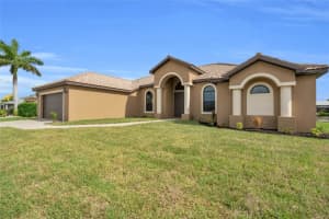 915 Se 33rd Ter, CAPE CORAL
