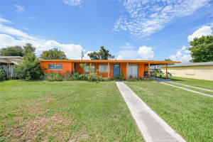 520 Sharon Cir, PORT CHARLOTTE