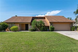 12313 Sw Kingsway Cir, LAKE SUZY