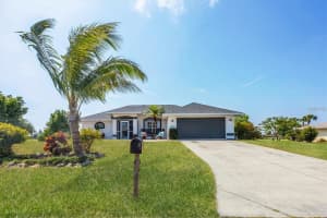 32 OAKLAND HILLS COURT, ROTONDA WEST, FL 33947 - MLS#MFRC7512877